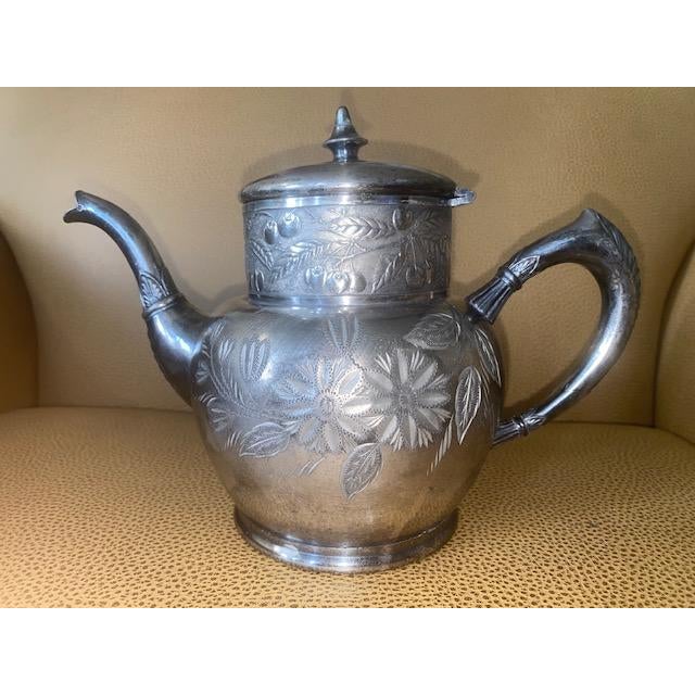Vintage W.M. Rogers Silver Teapot – Floral Engraved Design – Antique Elegance Up for sale is a stunning vintage W.M....