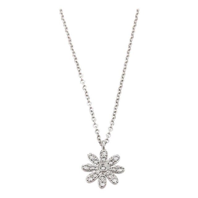 Late 20th Century 22005 - Tiffany & Co. Diamond Daisy 18k White Gold Pendant Necklace For Sale