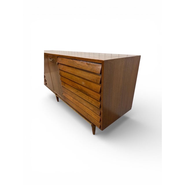 1960s Mid-Century Modern American of Martinsville Dania Walnut Dresser For Sale - Image 5 of 9