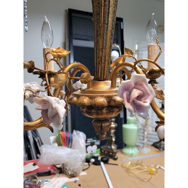 1960s Italian Gilt Wood & Porcelain Roses Chandelier For Sale - Image 5 of 9