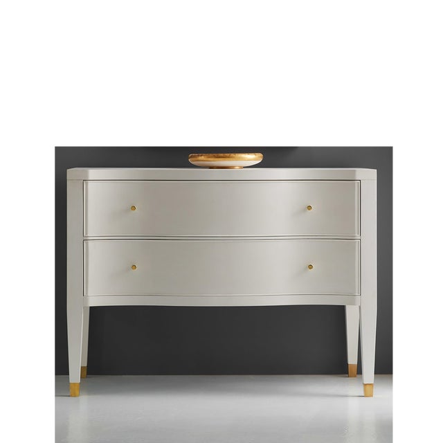 Traditional Modern History Serpentine Chest - White Linen For Sale - Image 3 of 4