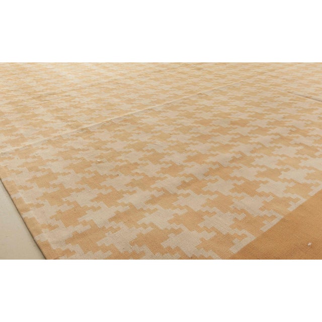 Modern Beige Flat-Weave Rug by Jeffrey Bilhuber for Doris Leslie Blau For Sale - Image 4 of 6