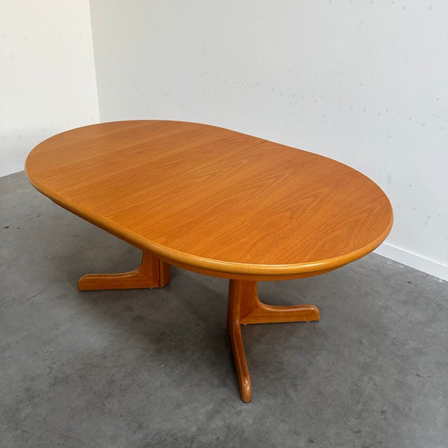 Mid-Century Modern Extendable Dining Table in Oak For Sale - Image 6 of 10