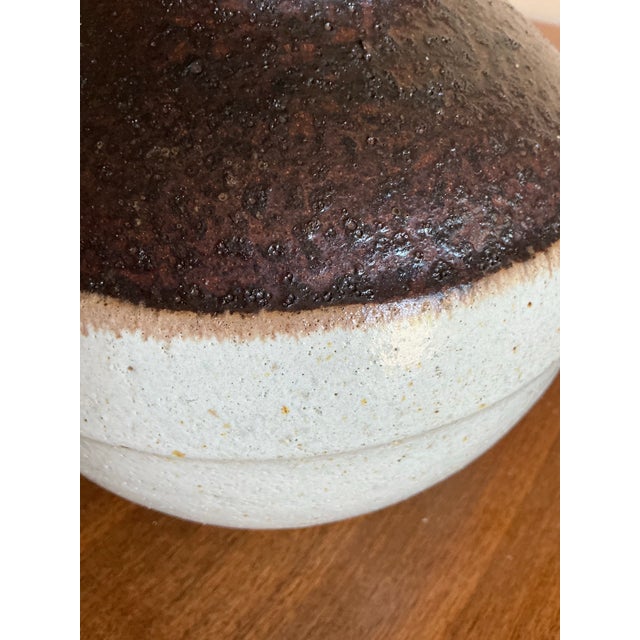 Ceramic 1970s Sculptural Mid-Century Modern Bruno Gambone Two-Tone Ceramic Table Lamp With Original String Shade For Sale - Image 7 of 9