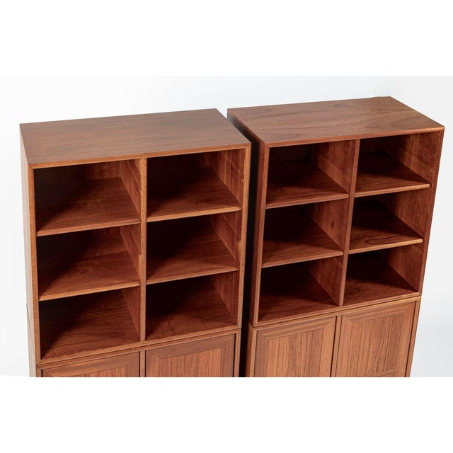 1980s Danish Modern Modular Bookshelf Cabinet System in Teak Wood For Sale - Image 5 of 18