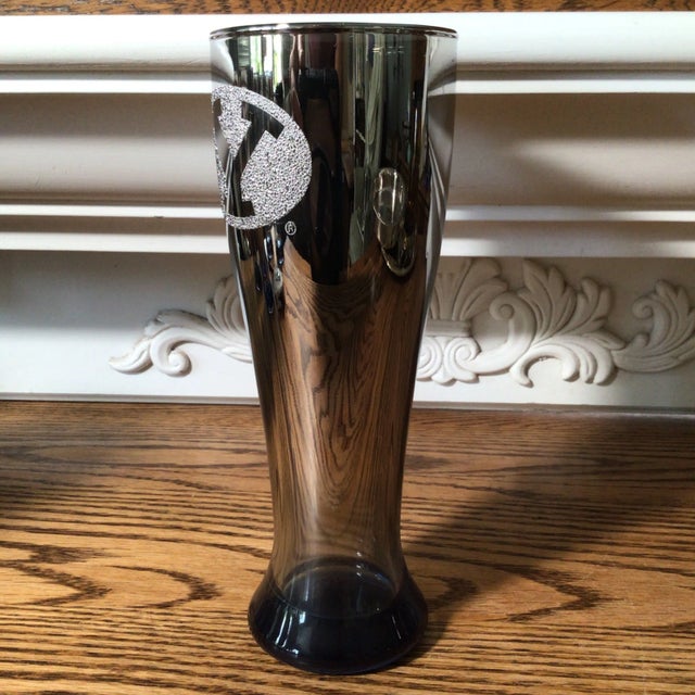 Traditional Vintage Youngstown State University Ohio Silver Fade Beer Glasses and Silver Plated Serving Tray - Set of 7 For Sale - Image 3 of 13