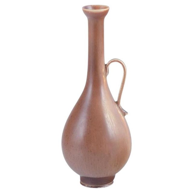 Berndt Friberg (1899-1981) for Gustavsberg Studio. Ceramic jug with handle. Hare fur glaze in brown tones. Early stamp....