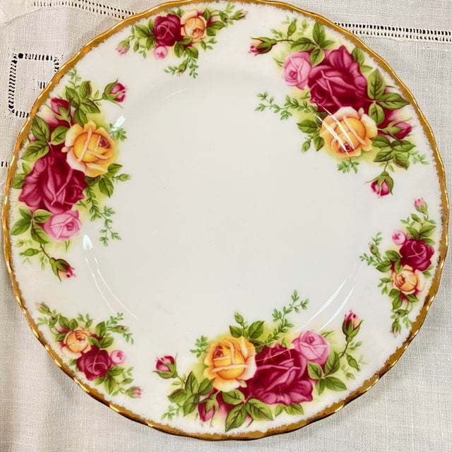 1960s Royal Albert "Old Country Roses" Fine Bone China Made in England - 40 Pieces For Sale - Image 5 of 9