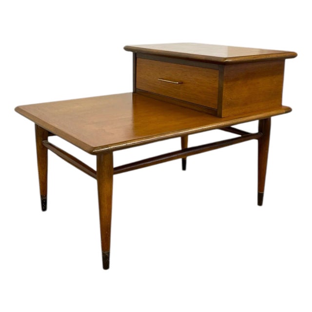 1970s Vintage Mid-Century Modern 1-Drawer Walnut End Table by Lane With Wood Inlay and Tapered Legs For Sale