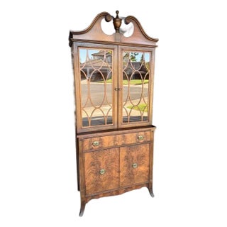 Vintage c.1950's Flame Mahogany Display Cabinet (Model 607) For Sale