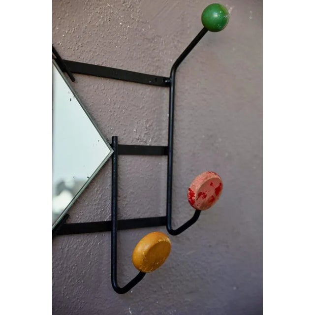 Black metal raised by multicolored wooden coats, a mirror, 2 balls and 4 pellets to hang clothes and accessories \....