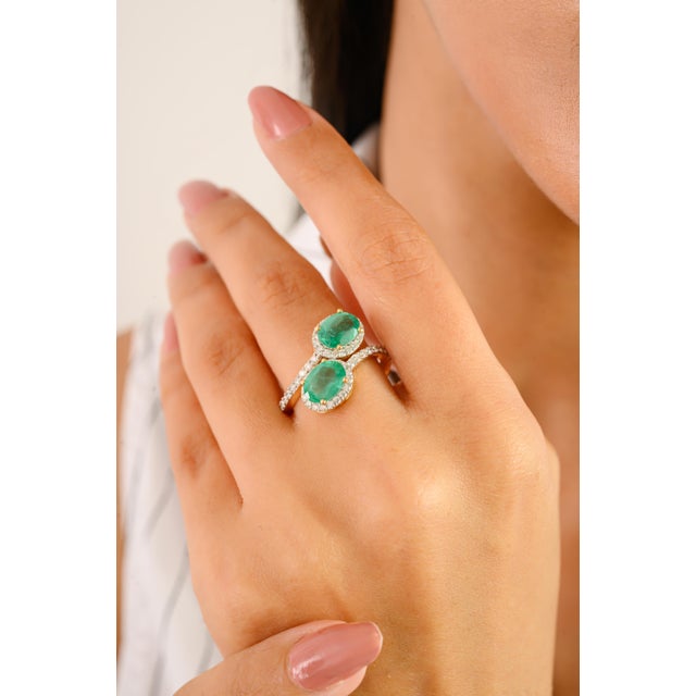 Metal 14k Gold 2.18 Ct Emerald Gemstone Bypass Ring With Diamonds for Wedding Size 6 For Sale - Image 7 of 12