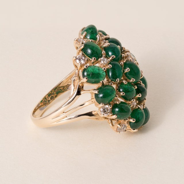 Modern Vintage 14k Gold 7.50 Carats Emerald Cabochon Cluster Cocktail Ring, Size 7.25 For Sale - Image 3 of 4