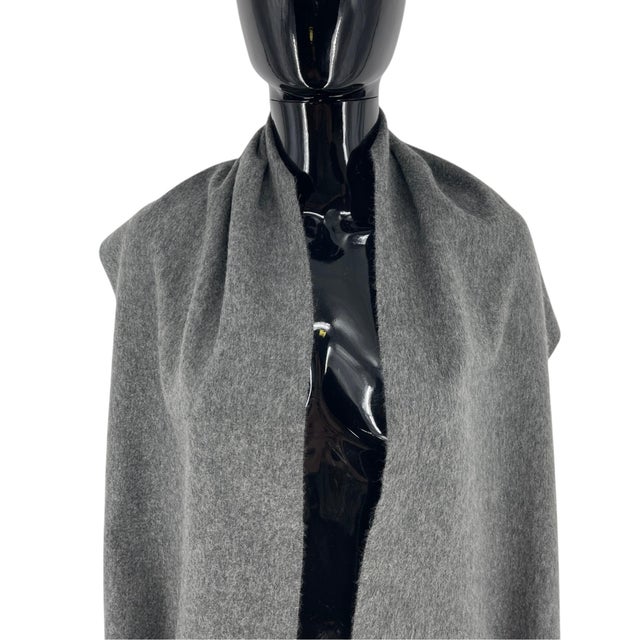 Modern Loro Piana Dark Grey Solid 100% Cashmere Scarf For Sale - Image 3 of 10