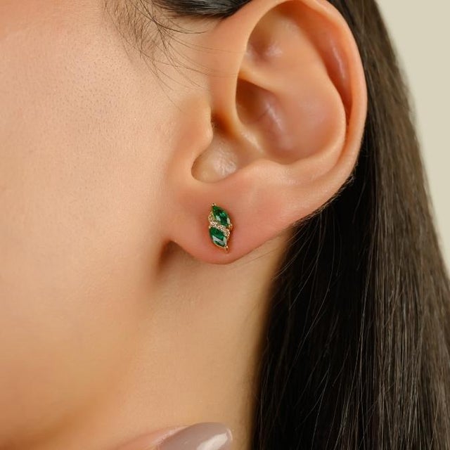 Vintage-Inspired 14k Yellow Gold Stud Earrings With Natural Emerald & Diamond- A Pair For Sale In New York - Image 6 of 12