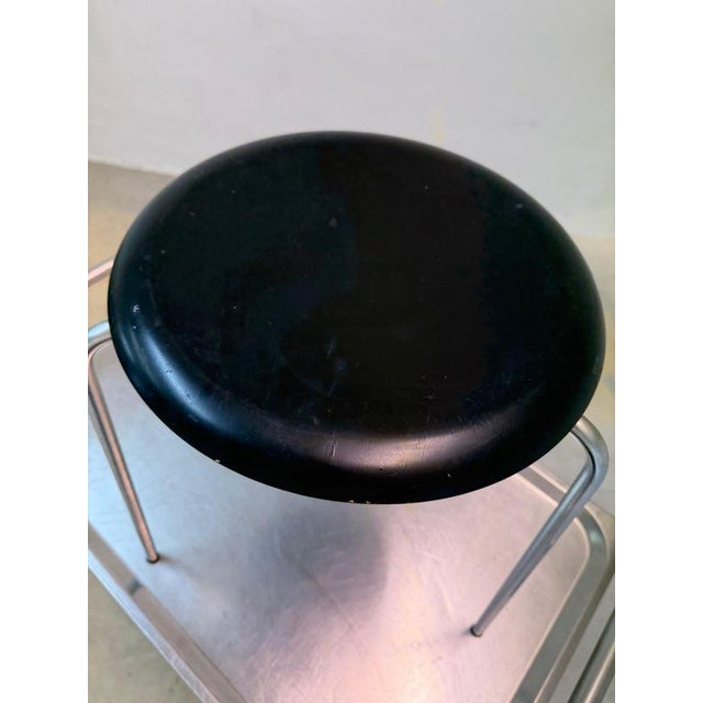 Tripod Dot Stool in Black Chrome by Arne Jacobsen for Fritz Hansen For Sale - Image 3 of 11