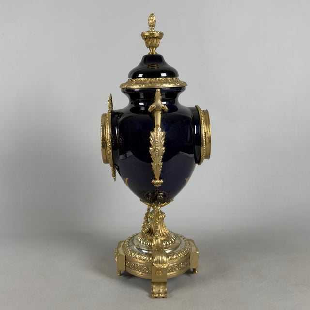 A masterpiece of watchmaking and design of the highest quality. This rare and majestic vase-shaped table clock is a piece...