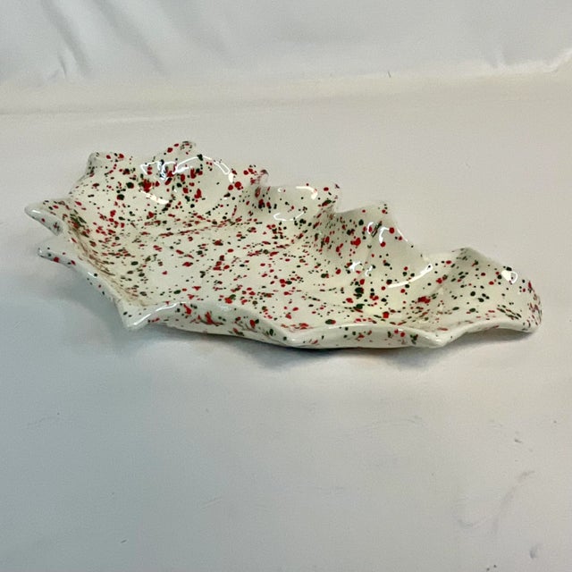 1971 Mid-Century Americana Folk Art Christmas Splattered Holly Dish For Sale - Image 10 of 11