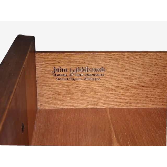 John Widdicomb, American Modern, Nine-Drawer Dresser, Walnut, Brass, Usa, 1960s For Sale - Image 16 of 16