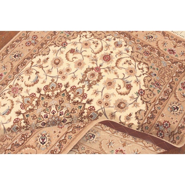 Middle Eastern Rug in Wool For Sale - Image 10 of 11