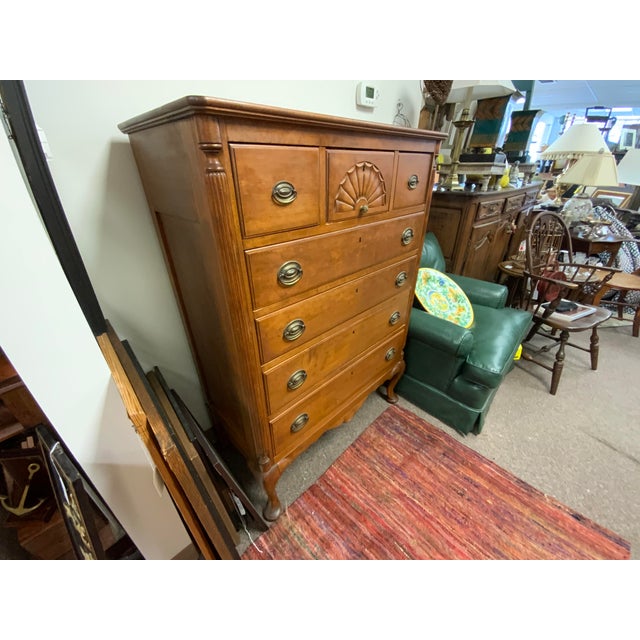 Late 19th century colonial revival reproduction of a 18th century style. Unique Knapp joint drawer joinery on all 7...