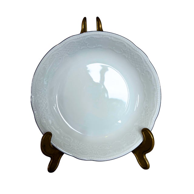 1960s Marie-Luise Style White Embossed Porcelain Dinner Service for 6 with Platinum Rim from Seltmann Weiden Bavaria, 1960, Set of 18 For Sale - Image 5 of 9
