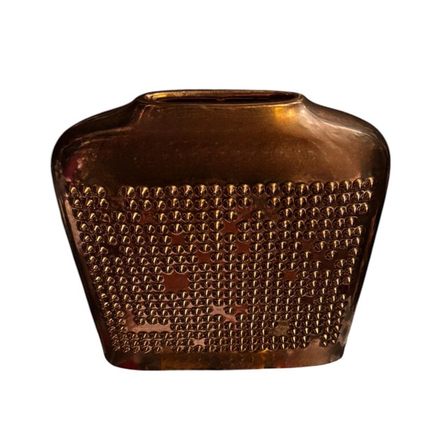 The modern style of the vase is perfect for those who love modern & contemporary decor! The vase's design is simple yet...