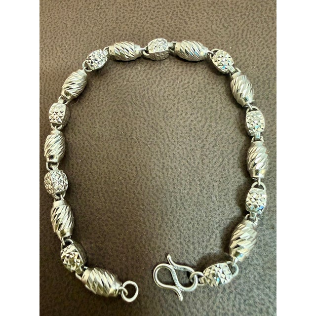 Silver Beaded Line Chain Bracelet in Platinum, 8.6 Gm , 7 Inch Long For Sale - Image 8 of 8
