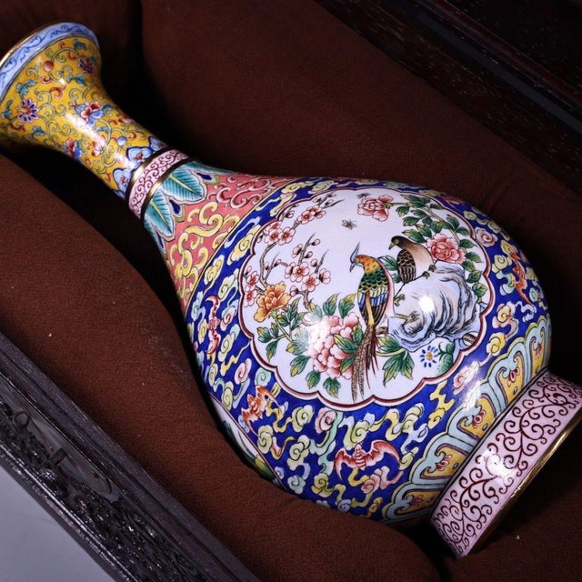 Dimensions (Vase): Height 30cm (11.81") x Diameter 14cm (5.51") Dimensions (Box): Length 40cm (15.75") x Width 25cm...