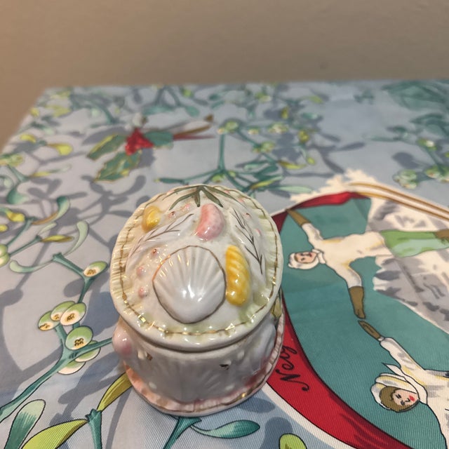 Vintage Coastal Porcelain Trinket Box For Sale In Minneapolis - Image 6 of 9