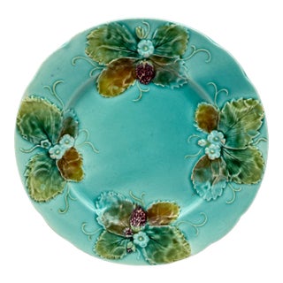 French Majolica Strawberries Plate Luneville, Circa 1880 For Sale
