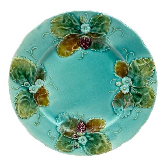 French Majolica Strawberries Plate Luneville, Circa 1880 For Sale