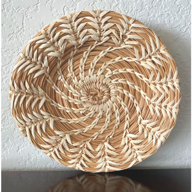 Excellent Pre-Owned Condition. Note: Plate stand is not included. This gracious beauty is a sweetgrass shallow bowl basket...