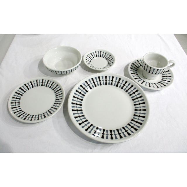 Mid-Century Modern Mid 20th Century Paul McCobb Contempri 8 Place Setting Dinnerware Set 48 Pcs. For Sale - Image 3 of 13