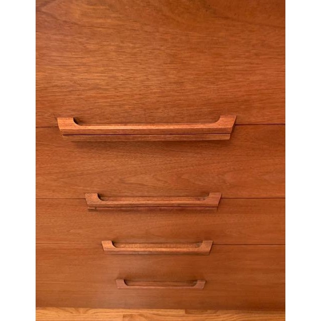 Wood 1950s Ramseur Mid Century Modern 5 Drawer Dresser W Glass Top For Sale - Image 7 of 18