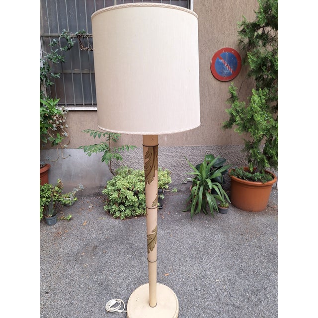 Mid-Century Modern Floor Lamp in White Lacquered Wood with Floral Decorations and Fabric Lampshade by Osvaldo Borsani, 1940s For Sale - Image 3 of 11