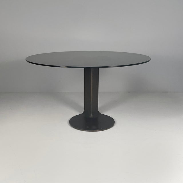 Italian modern round Dining table TL59 by Afra and Tobia Scarpa for Poggi, 1980s TL59 dining table with a round smoked...