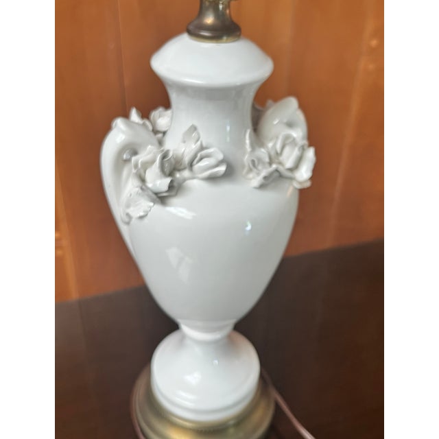Mid-Century Modern Vintage Mid-Century Porcelain Urn-Style Table Lamp For Sale - Image 3 of 11