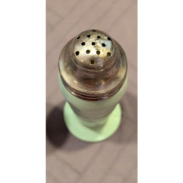 1940s Vintage 1940s Hazel-Atlas "Moderntone" Platonite Pastel Salt and Pepper Shakers - Pair For Sale - Image 5 of 5