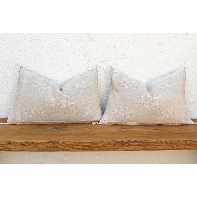 Ivory Frost Lumbar Moroccan Silk Pillows, Set of 2 For Sale - Image 4 of 11