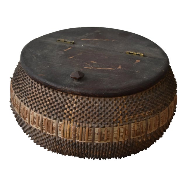 Antique Folk Art Ash + Crate Basket Mi'kmaq / Passamaquoddy Made Sewing Box, Circa Early 20th Century For Sale