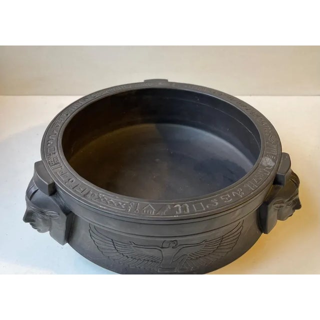 Antique Black Terracotta Bowl with Pharaohs and Hieroglyphs by L. Hjorth, Denmark, 1890s For Sale - Image 9 of 10