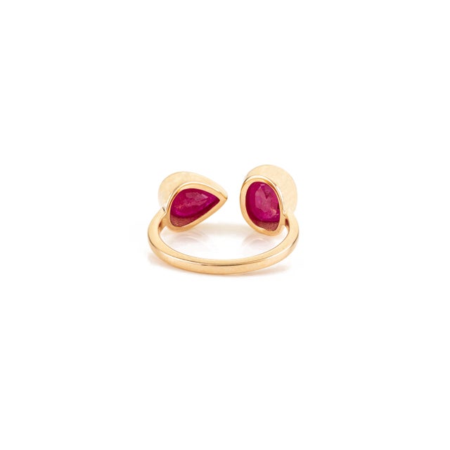 Metal Contemporary Open Face 4.6 Ct Ruby Toi Et Moi Ring in 14k Yellow Gold Size 7 For Sale - Image 7 of 13