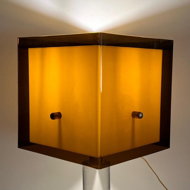 Metal Large Space Age Geometric Table Lamp in Amber and Smoked Acrylic Glass, Italy, 1970s For Sale - Image 7 of 13