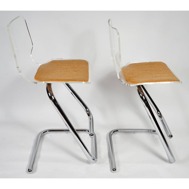 1970s Luigi Bardini Late 20th Century Illuminating Lucite Barstools for Hill Manufacturing Set of 2 For Sale - Image 5 of 9