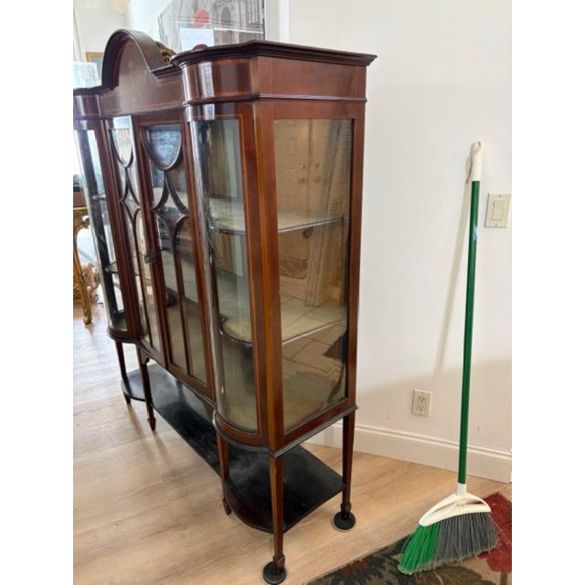Antique English Mahogany Display Cabinet , Satinwood Inlay. For Sale In West Palm - Image 6 of 8