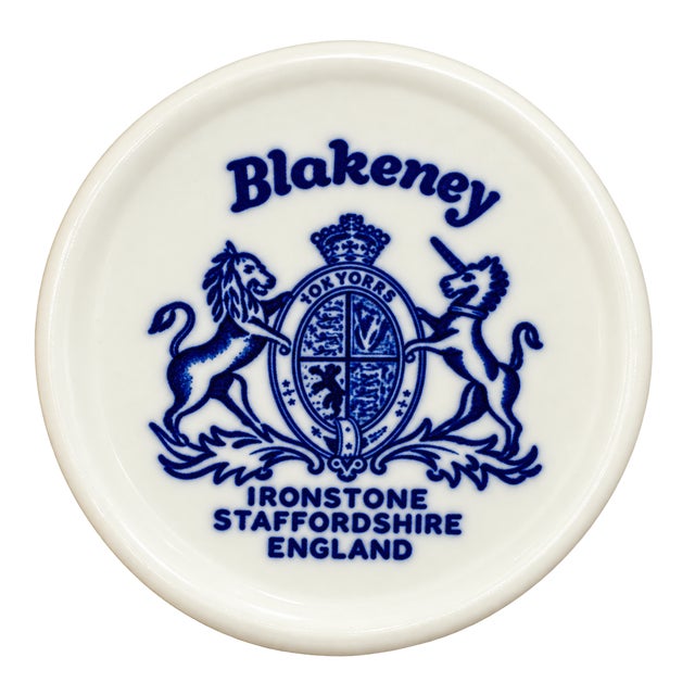 Staffordshire Potteries Late 20th Century Coastal Blakeney Staffordshire Blue & White Ironstone Pitcher & Basin Set For Sale - Image 4 of 9