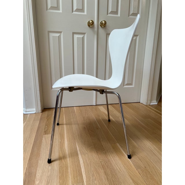 Modern Vintage Fritz Hansen Model 3107 White Chair For Sale - Image 3 of 6