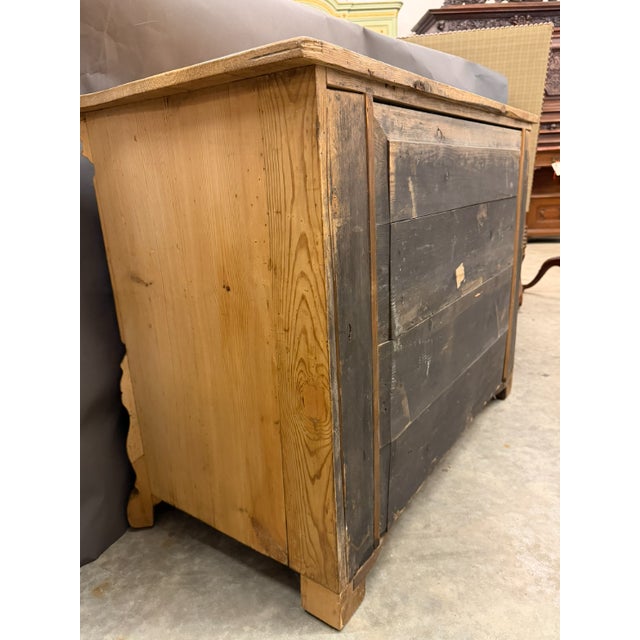 English Mid 19th Century Pine Serpentine Chest of Drawers With Hand Cut Dovetails, Circa 1860 For Sale - Image 14 of 14