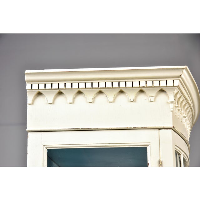 English Hepplewhite-Style Painted Display Cabinet, Circa 1920s For Sale - Image 10 of 13